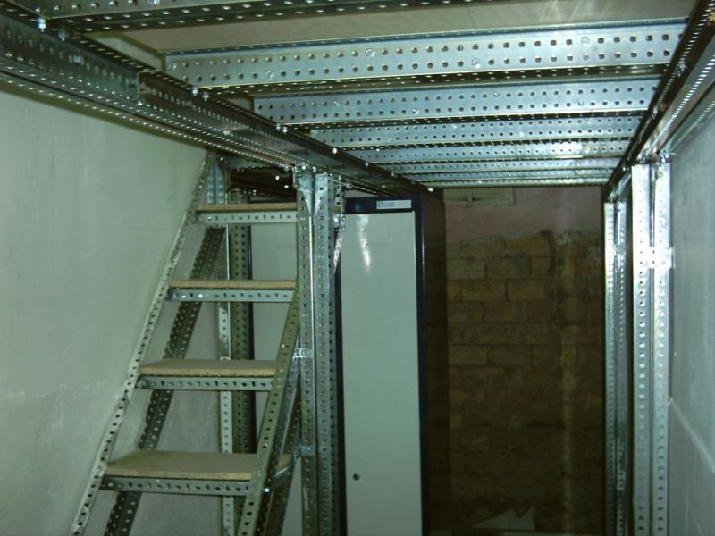 altillo y escalera de angulo ranurado para espacios pequenos
